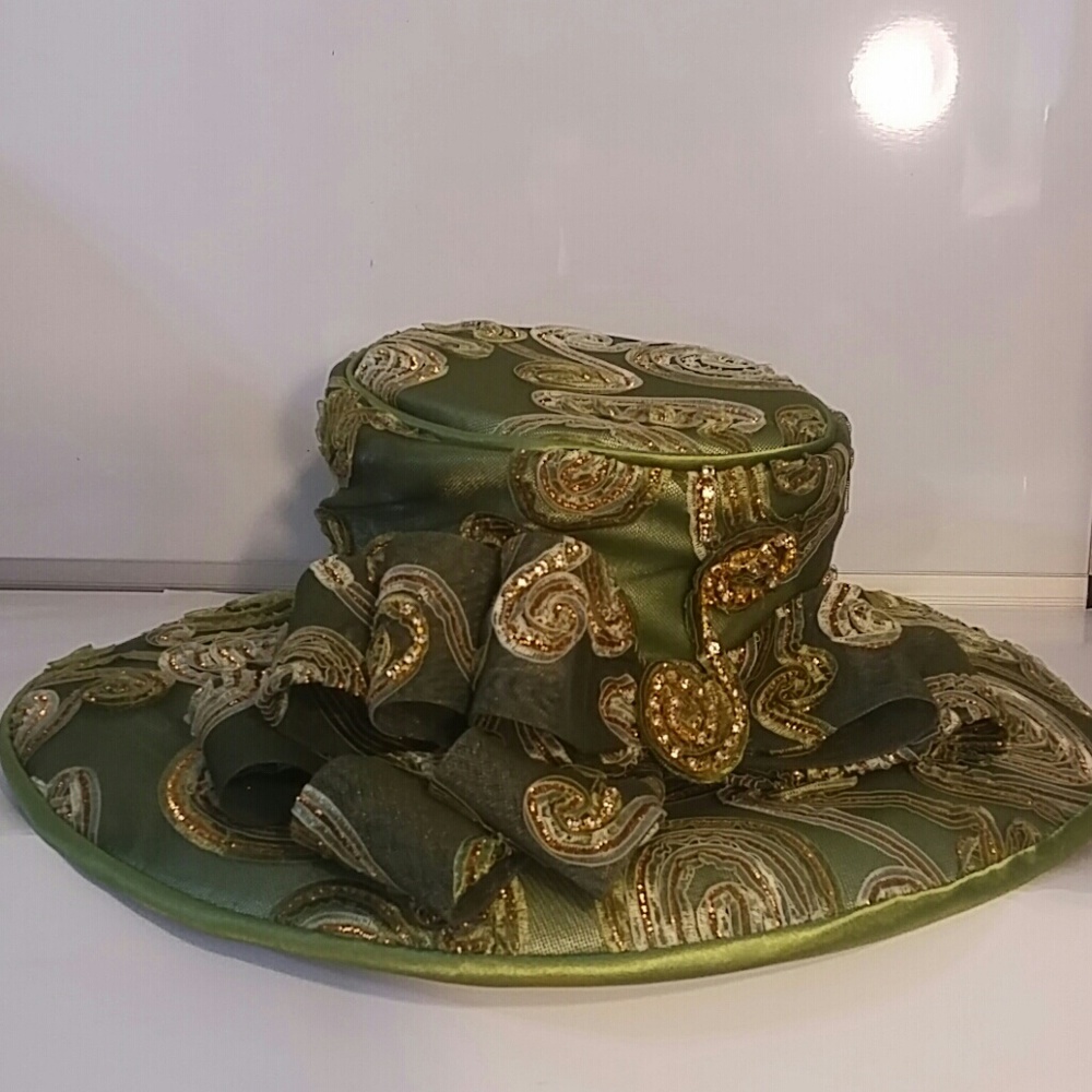Green Ladies' wide-brimmed hat.